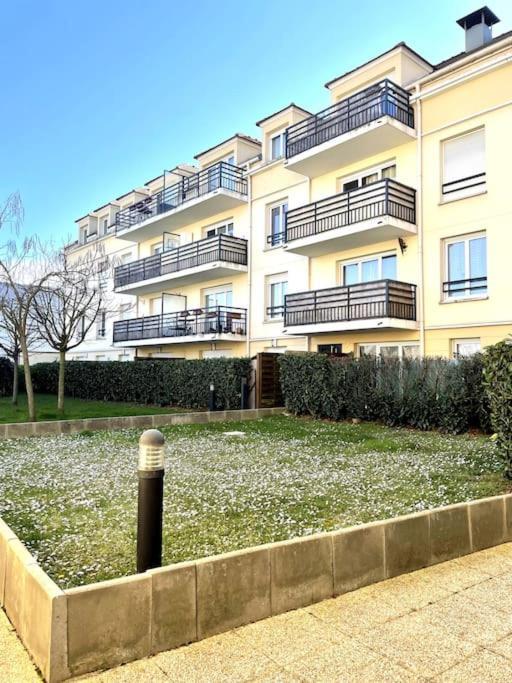 Grand F3 A 30Mn De Paris - Terrasse + Parking Prive Apartment Saint-Ouen-l'Aumone Exterior foto